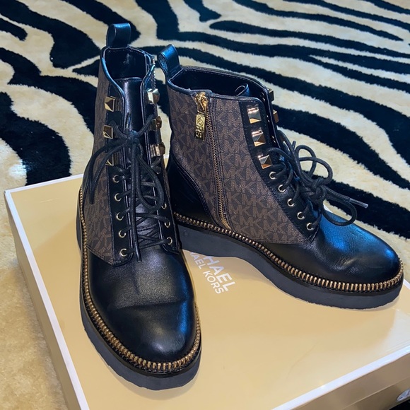 Michael Kors boots - Picture 1 of 2